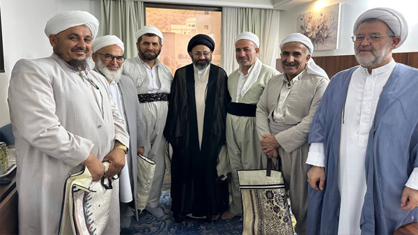 دیدار علمای اهل تسنن با مسئول دفتر نمایندگی بعثه در مکه