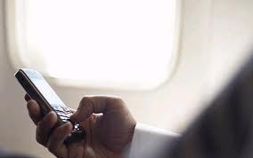 ممنوعیت استفاده از گوشی موبایل در پرواز