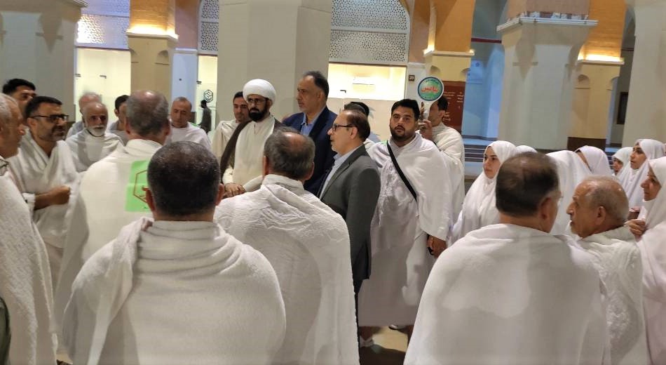 اعزام نخستین کاروان زائران عمره از مدینه به مکه با بدرقه مسئولان ایرانی